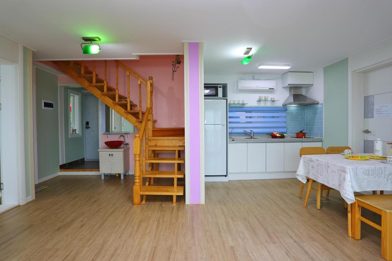 Montmartre Villa Namhae Exterior photo