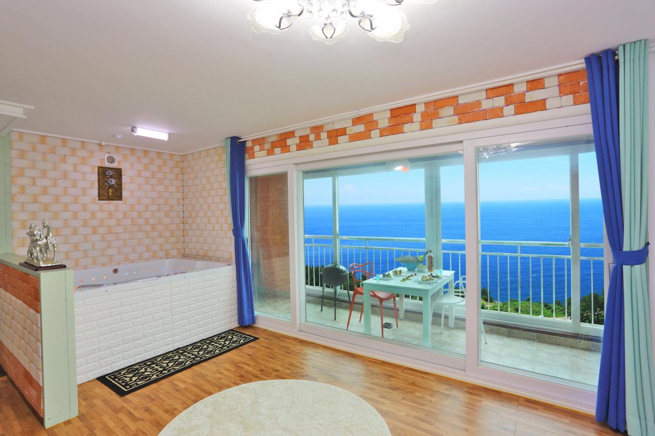 Montmartre Villa Namhae Exterior photo